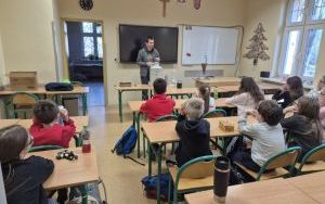 Zajęcia z ciekłym azotem w klasie 2 b i 4 c (1)