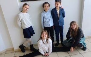 Nasi uczniowie podczas miejskich eliminacji XXIX Dolnośląskiego Konkursu Recytatorskiego "Pegazik 2026" (7)