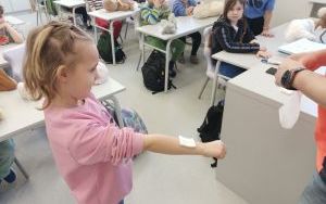 Spotkanie uczniów klasy 1b z ratownikiem (4)