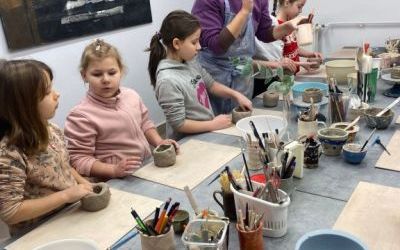 Warsztaty ceramiczne oraz zajęcia biblioteczne uczniów klasy 2 a (3)