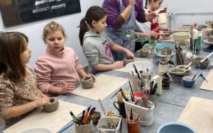 Warsztaty ceramiczne oraz zajęcia biblioteczne uczniów klasy 2 a (3)