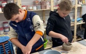 Warsztaty ceramiczne oraz zajęcia biblioteczne uczniów klasy 2 a (5)