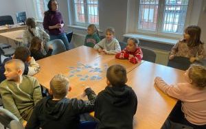 Warsztaty ceramiczne oraz zajęcia biblioteczne uczniów klasy 2 a (2)