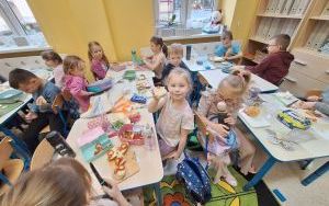 Kanapki w klasie 0 A – smaczna lekcja samodzielności. (1)