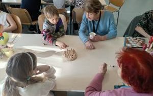 Wizyta świetlicy szkolnej w Dziennym Domu Seniora (16)