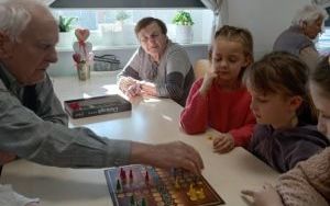 Wizyta świetlicy szkolnej w Dziennym Domu Seniora (13)