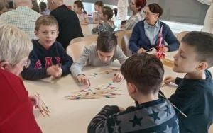 Wizyta świetlicy szkolnej w Dziennym Domu Seniora (11)