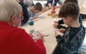 Wizyta świetlicy szkolnej w Dziennym Domu Seniora (2)