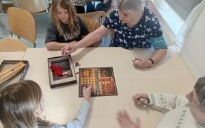 Wizyta świetlicy szkolnej w Dziennym Domu Seniora (13)