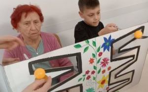 Wizyta świetlicy szkolnej w Dziennym Domu Seniora (1)