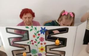 Wizyta świetlicy szkolnej w Dziennym Domu Seniora (14)