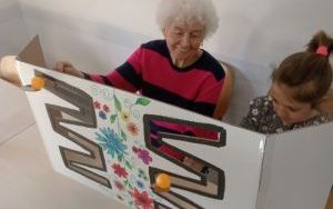 Wizyta świetlicy szkolnej w Dziennym Domu Seniora (7)