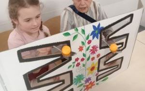 Wizyta świetlicy szkolnej w Dziennym Domu Seniora (8)