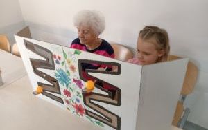 Wizyta świetlicy szkolnej w Dziennym Domu Seniora (5)