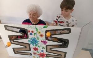 Wizyta świetlicy szkolnej w Dziennym Domu Seniora (6)