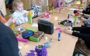 Kreatywne spotkanie z Seniorkami w świetlicy szkolnej (8)