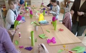 Kreatywne spotkanie z Seniorkami w świetlicy szkolnej (6)