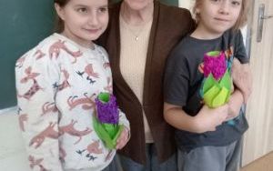 Kreatywne spotkanie z Seniorkami w świetlicy szkolnej (7)