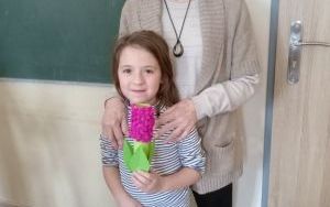 Kreatywne spotkanie z Seniorkami w świetlicy szkolnej (4)