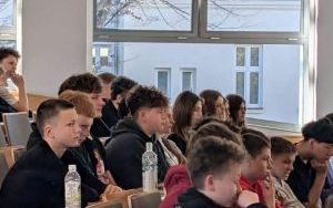 Klasa 7 a i 8 a podczas VII Szkolnej Konferencji Klimatycznej (2)