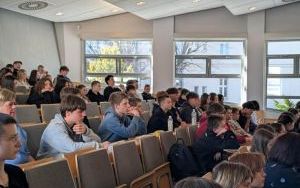 Klasa 7 a i 8 a podczas VII Szkolnej Konferencji Klimatycznej (1)