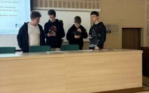 Klasa 7 a i 8 a podczas VII Szkolnej Konferencji Klimatycznej (5)