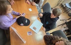 „Wiosna z książką” – Zabawy literackie uczniów klasy 4a (1)