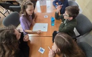 „Wiosna z książką” – Zabawy literackie uczniów klasy 4a (2)