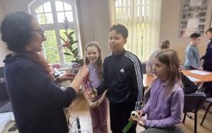 „Wiosna z książką” – Zabawy literackie uczniów klasy 4a (4)