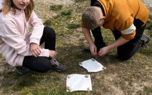 Uczniowie na warsztatach survivalowych w Warsztatowni Kulturka u Stółka (12)