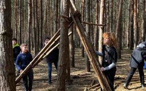 Uczniowie na warsztatach survivalowych w Warsztatowni Kulturka u Stółka (1)