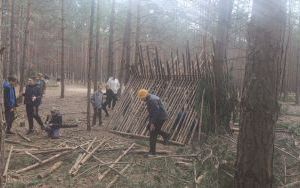 Uczniowie na warsztatach survivalowych w Warsztatowni Kulturka u Stółka (4)