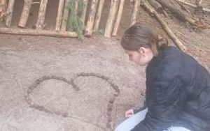 Uczniowie na warsztatach survivalowych w Warsztatowni Kulturka u Stółka (6)