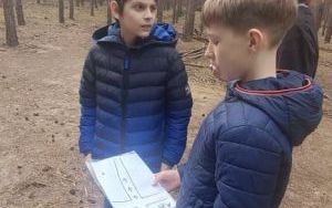 Uczniowie na warsztatach survivalowych w Warsztatowni Kulturka u Stółka (3)