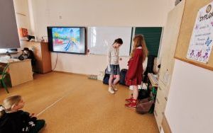 Przedstawienie „Bezpieczni w sieci” w wykonaniu uczennic klasy 5 c (14)