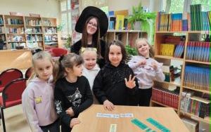 Pasowanie na czytelnika uczniów klas pierwszych (7)