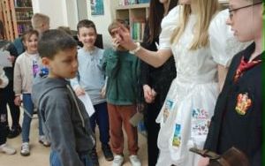 Pasowanie na czytelnika uczniów klas pierwszych (3)