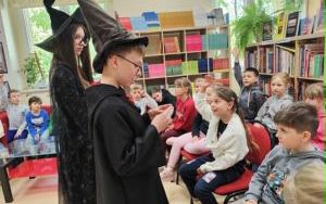 Pasowanie na czytelnika uczniów klas pierwszych (5)