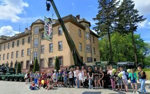 Uczniowie SP1 podczas Dnia Otwartych Koszar w Oleśnicy (4)