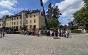 Uczniowie SP1 podczas Dnia Otwartych Koszar w Oleśnicy (11)