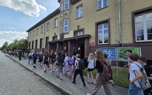 Uczniowie SP1 podczas Dnia Otwartych Koszar w Oleśnicy (14)